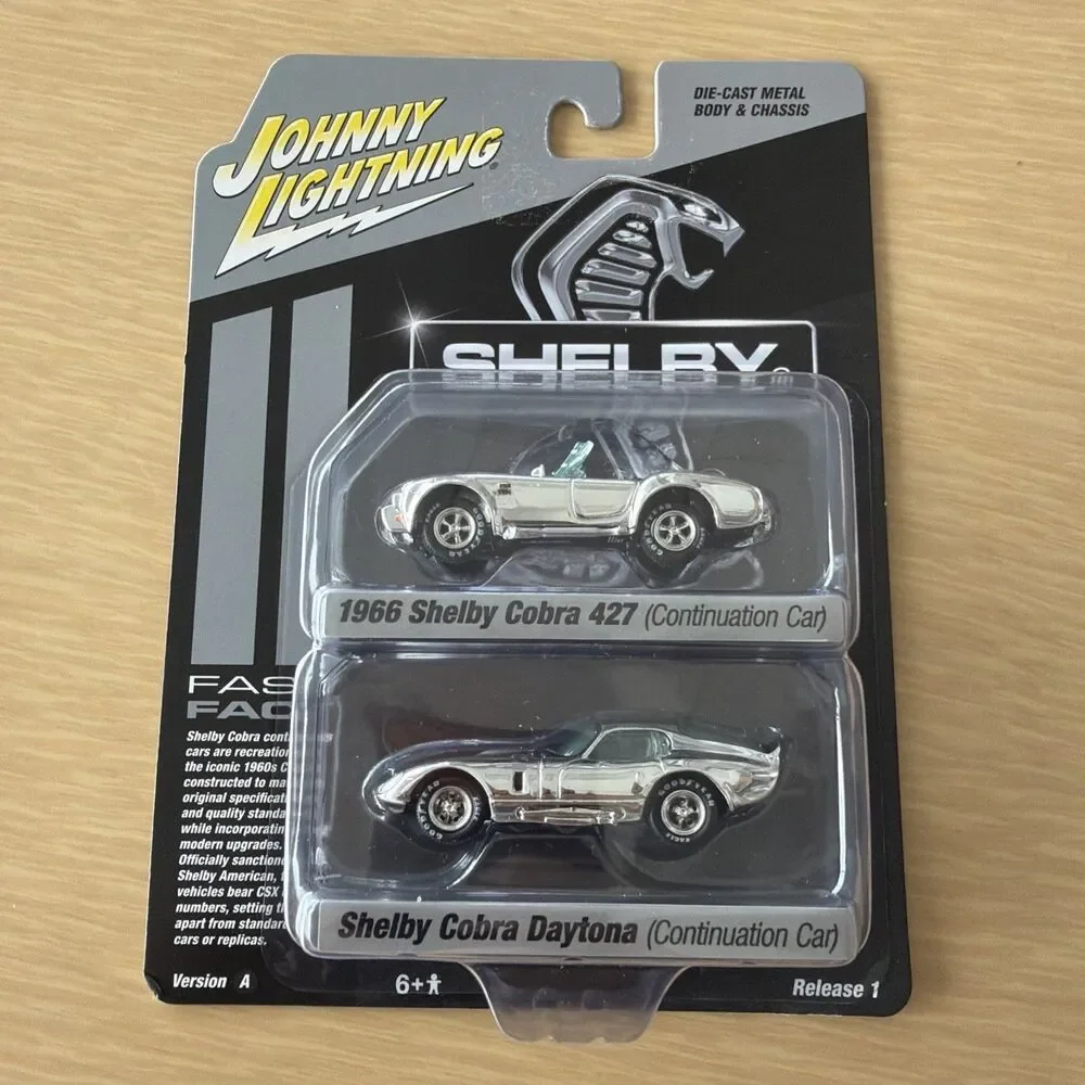 Johnny Lightning Die-Cast 2 Pack 1:64 1966 Shelby Cobra 427 & Daytona Chrome